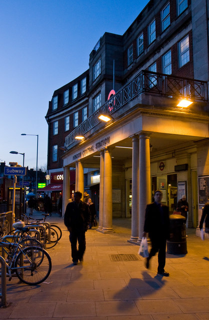 Hendon Central Station © Martin Addison cc-by-sa/2.0 :: Geograph ...