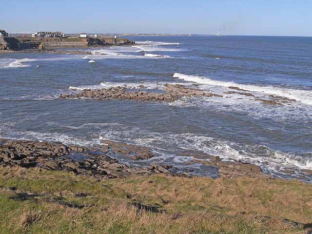 Tidal reef in Collywell Bay © Oliver Dixon :: Geograph Britain and Ireland