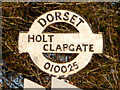 SU0002 : Furzehill: Clapgate signpost detail by Chris Downer