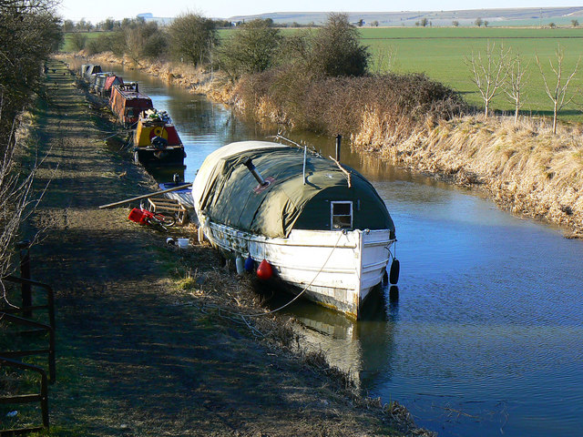 Canal boats on the Kennet and Avon canal, All Cannings Bridge