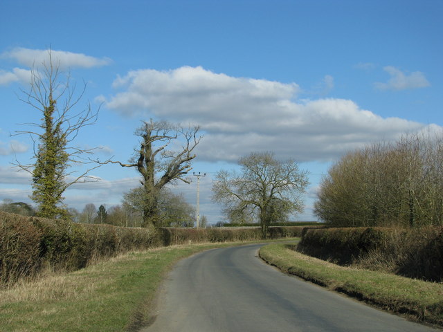 Siddington Lane curves towards... © Sarah Charlesworth cc-by-sa/2.0 ...