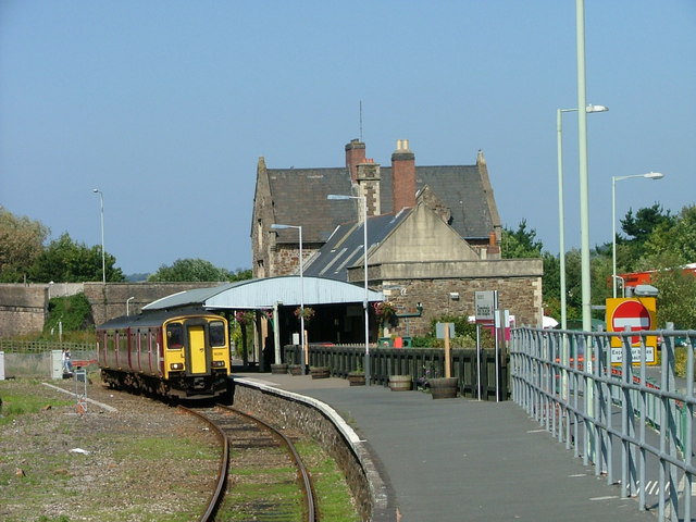 Train at Barnstaple Station © Malc McDonald cc-by-sa/2.0 :: Geograph ...