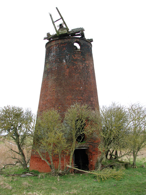 Limpenhoe drainage mill on the north bank of the River Yare