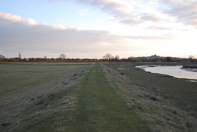 Flood embankment along the River Rother