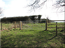 TG2404 : Gate by farm track by Evelyn Simak