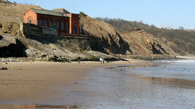 Pumping station and boulder clay cliff © Alan Walker cc-by-sa/2.0 ...