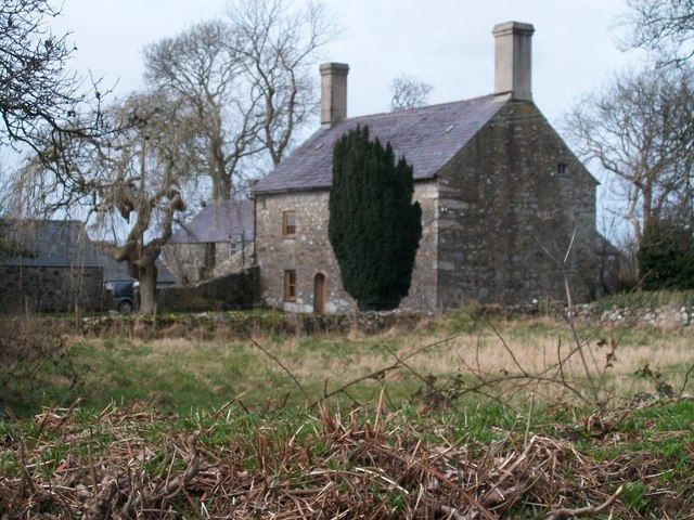 Fferm Plas Du © Eric Jones cc-by-sa/2.0 :: Geograph Britain and Ireland