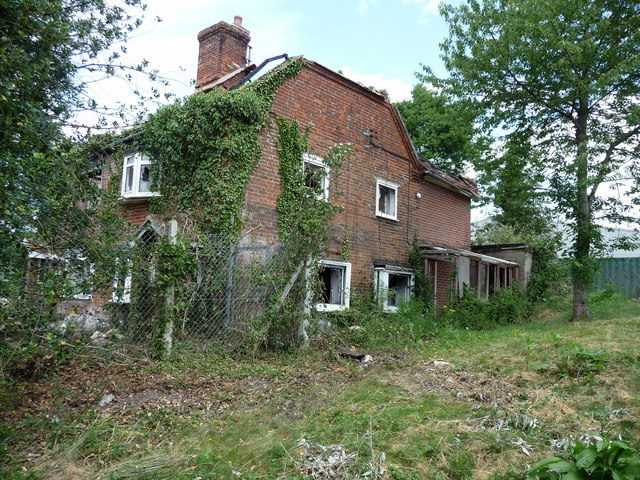 Andover Derelict House © Chris Talbot ccbysa/2.0