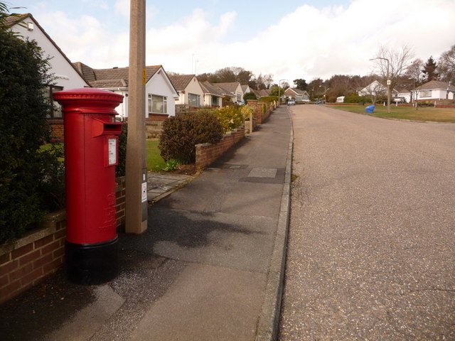 Broadstone: postbox № BH18 180, Fontmell Road