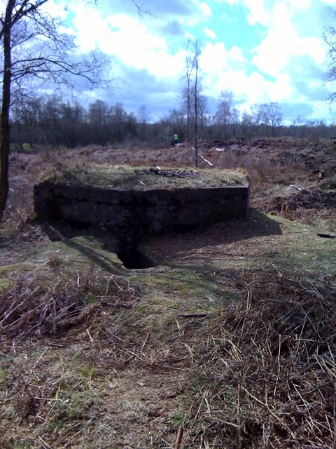 Pillbox Near The Former Heathhall © Darrin Antrobus Cc-by-sa 2.0 