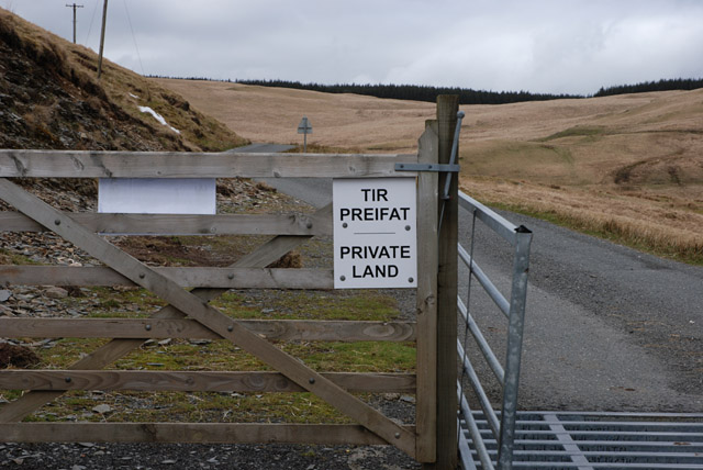 Private land? © Nigel Brown cc-by-sa/2.0 :: Geograph Britain and Ireland