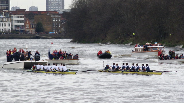 University Boat Race 2010 (3) © Peter Trimming cc-by-sa/2.0 :: Geograph  Britain and Ireland