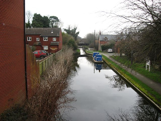 Canal looking north from Severn Street bridge