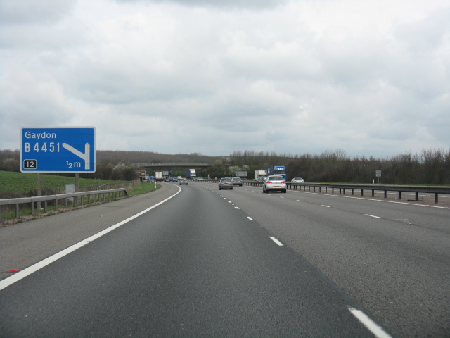 M40 Motorway - northbound approaching... © K. Whatley cc-by-sa/2.0 ...