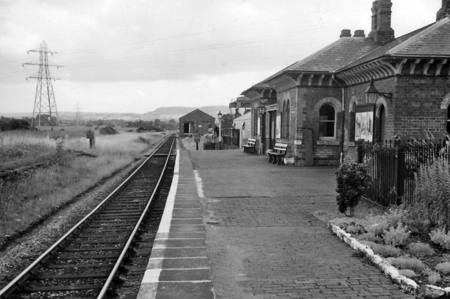 Berkeley Station © Ben Brooksbank cc-by-sa/2.0 :: Geograph Britain and ...