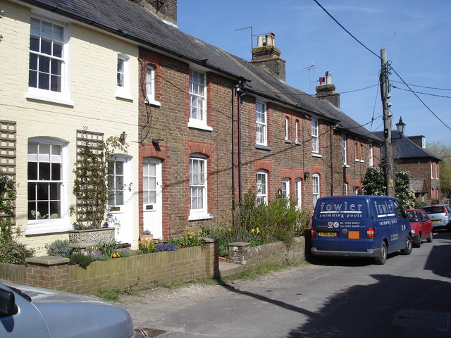 Henfield - houses in Weavers Lane © Ian Cunliffe cc-by-sa/2.0 ...