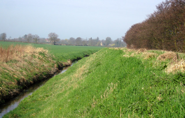 Canal bank © Kate Nicol :: Geograph Britain and Ireland