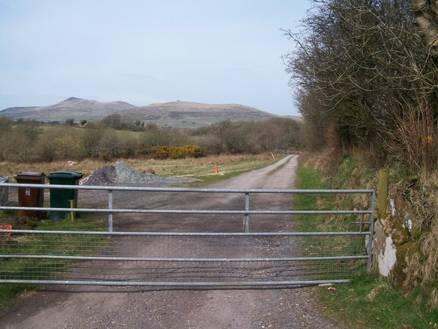 Farm road leading to Pen-y-bryn