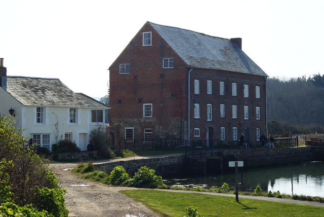 Yarmouth Mill, Isle of Wight © Peter Trimming cc-by-sa/2.0 :: Geograph