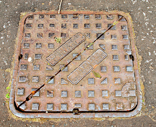 Ulster Foundries manhole cover, Belfast (1)