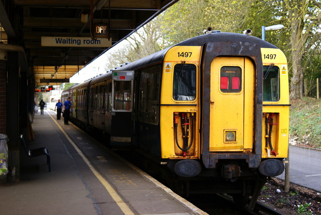 Train at Brockenhurst Station, Hampshire © Peter Trimming :: Geograph ...