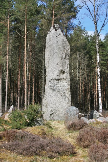 Battle Memorial © Andrew Wood cc-by-sa/2.0 :: Geograph Britain and Ireland