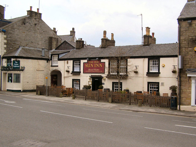 The Old Sun Inn © David Dixon cc-by-sa/2.0 :: Geograph Britain and Ireland