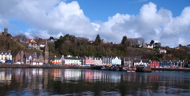 Harbour and main street, Tobermory © Gordon Hatton cc-by-sa/2.0 ...