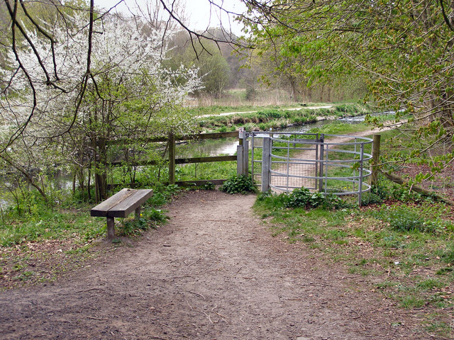 Stile, Alkrington Woods © David Dixon cc-by-sa/2.0 :: Geograph Britain ...