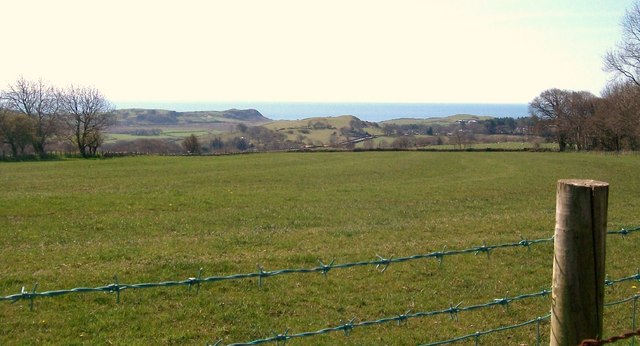 Farmland east of the lane linking the... © Eric Jones cc-by-sa/2.0 ...