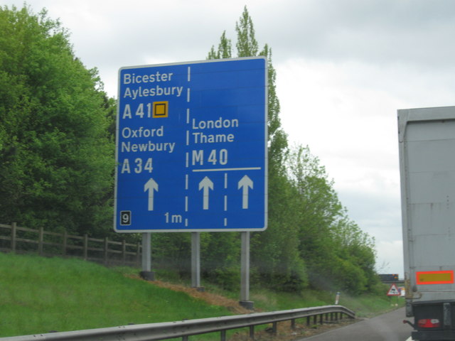 1 Mile To Junction 9 M40 © Alex Mcgregor Cc By Sa20 Geograph Britain And Ireland 6313