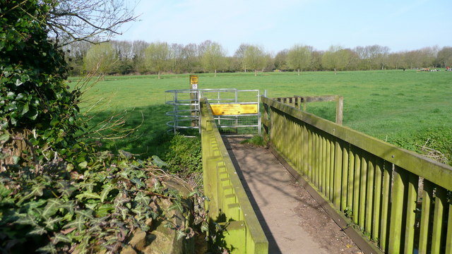 Sudbury (Suffolk), access gangway and entrance to Freemen's Common.