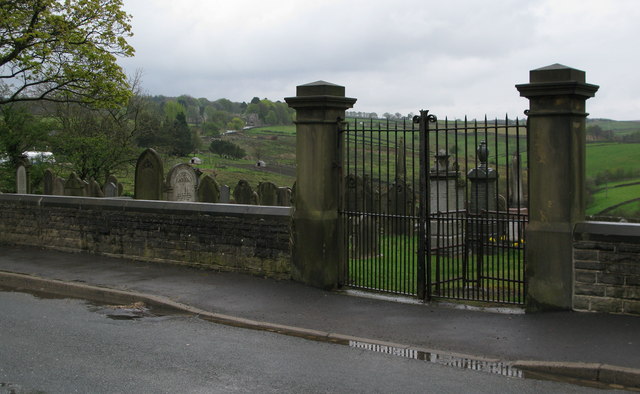 Mackingstone Lane Cemetery, Oakworth © David Rogers cc-by-sa/2.0 ...