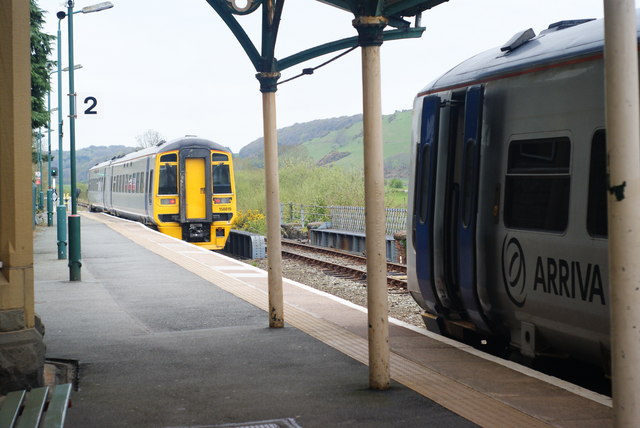 Trains At Machynlleth, Powys © Peter Trimming Cc-by-sa/2.0 :: Geograph ...