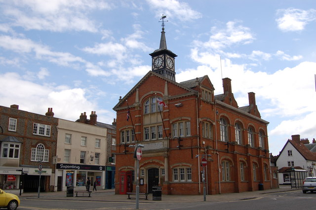 Thame Town Hall © Roger Davies cc-by-sa/2.0 :: Geograph Britain and Ireland