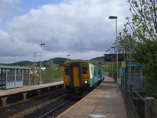 Rhymney-bound train entering Aber station, Caerphilly