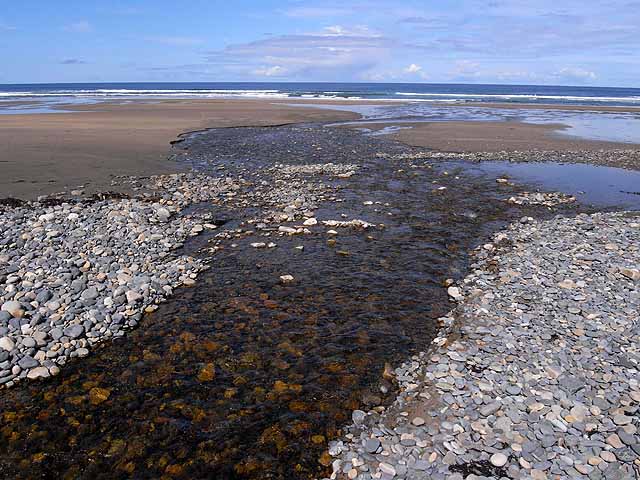 Beach at Kilrusheighter © Oliver Dixon cc-by-sa/2.0 :: Geograph Ireland