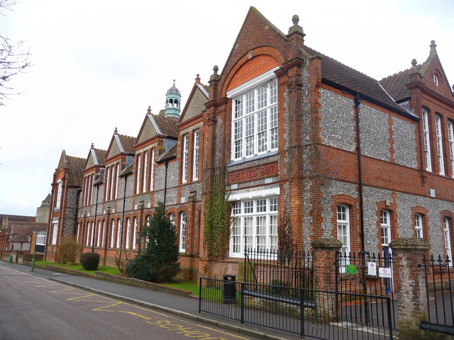 Basingstoke - Fairfield Primary School © Chris Talbot cc-by-sa/2.0 ...