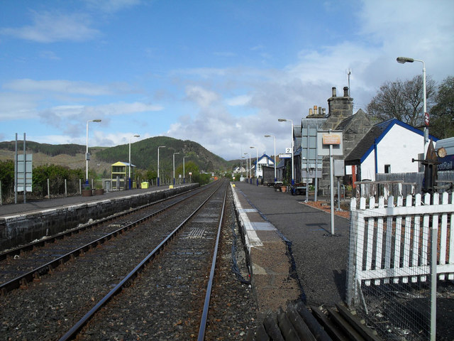 Rogart Station © Peter Moore cc-by-sa/2.0 :: Geograph Britain and Ireland