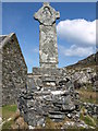 Cross in the churchyard at Oronsay Priory