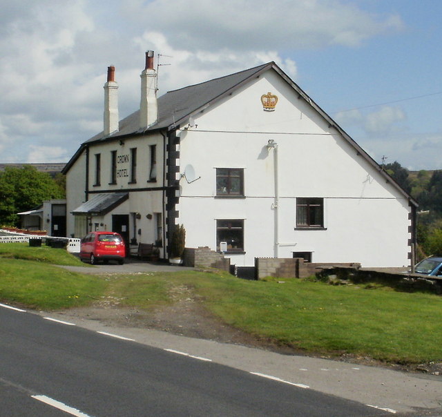 Crown Hotel, Varteg © Jaggery :: Geograph Britain and Ireland