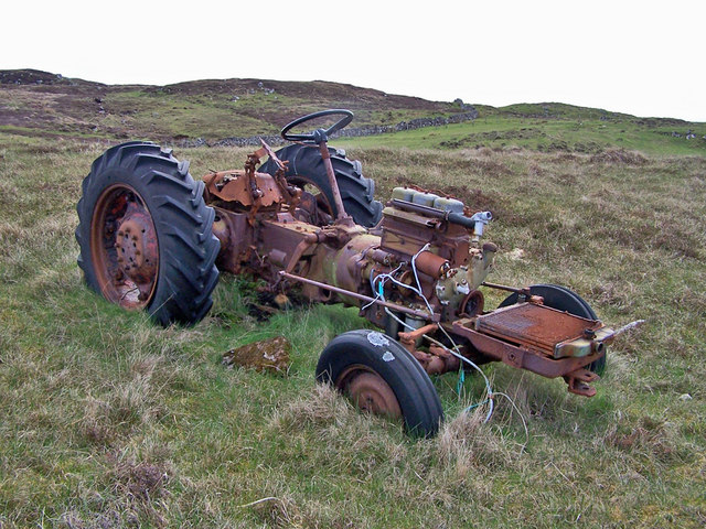 Photogenic tractor at Waternish (2)