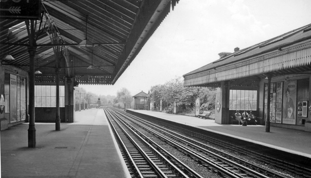 Boston Manor Station © Ben Brooksbank cc-by-sa/2.0 :: Geograph Britain ...