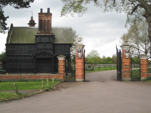 Beaconsfield Hall Barn Oak Lodge And C Nigel Cox Cc By Sa 2 0