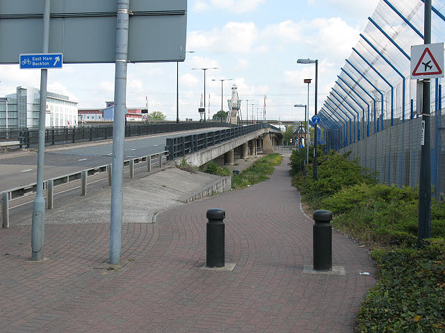 Connaught Bridge: cycle bypass