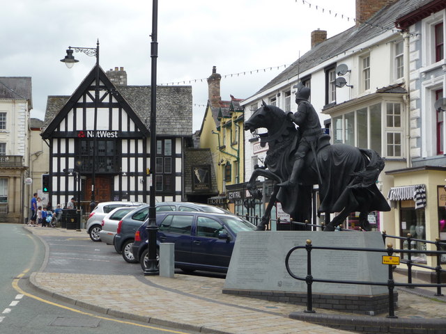 Statue commemorating Owain Glyndwr, Corwen