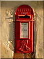 Minchington: little postbox catches the sun