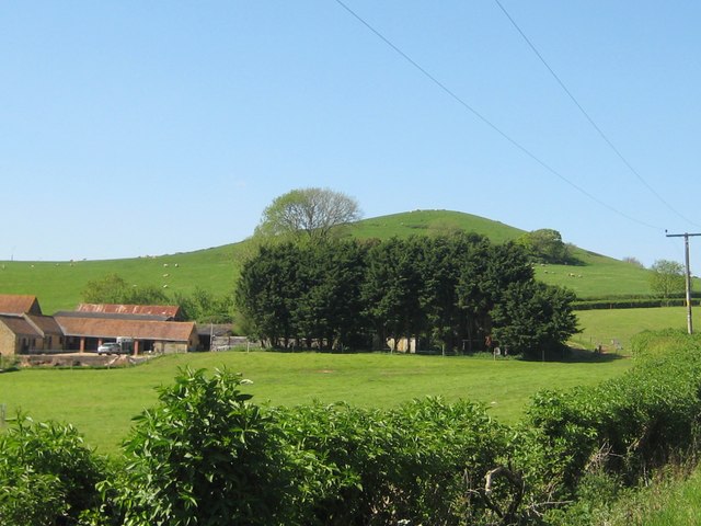 round-knoll-and-corfe-farm-sarah-smith-geograph-britain-and-ireland