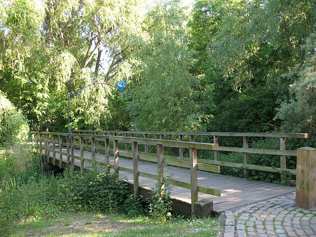 Peter Hills bridge, Russia Dock Woodland © Stephen Craven cc-by-sa/2.0 ...