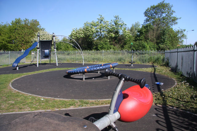 Play area in Moreton Hall Estate © Bob Jones cc-by-sa/2.0 :: Geograph ...